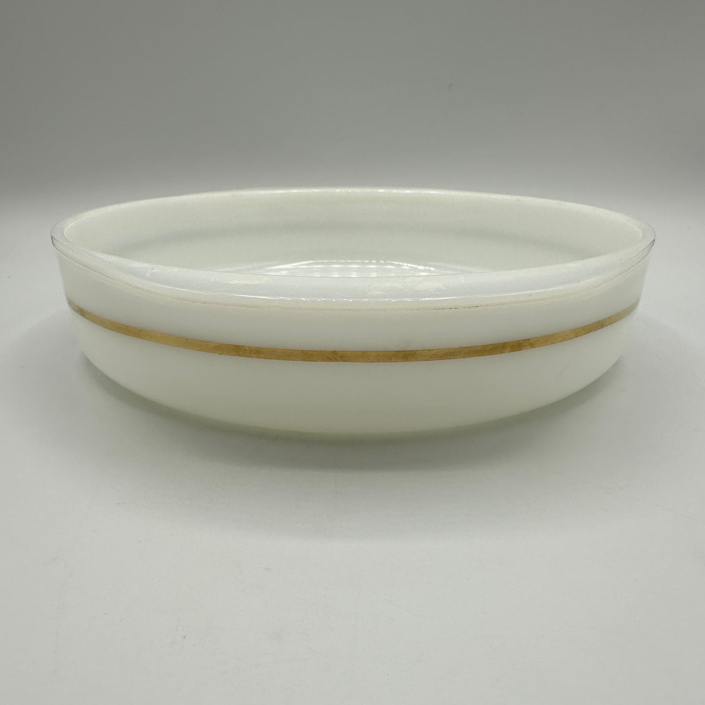Pyrex White Opal Cake Baking Dish With Gold Stripe, 8"