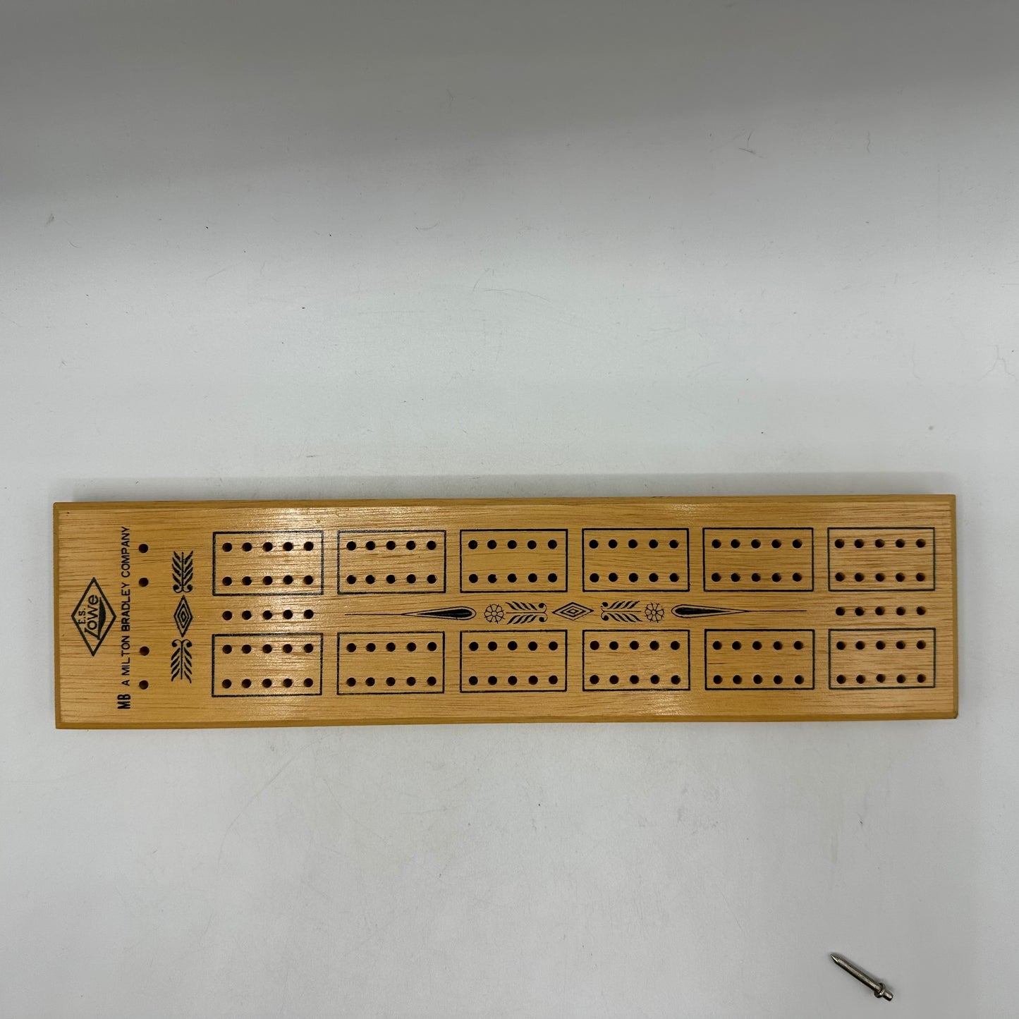 Milton Bradley Lowe Wooden Cribbage Board With Metal Pegs 1503