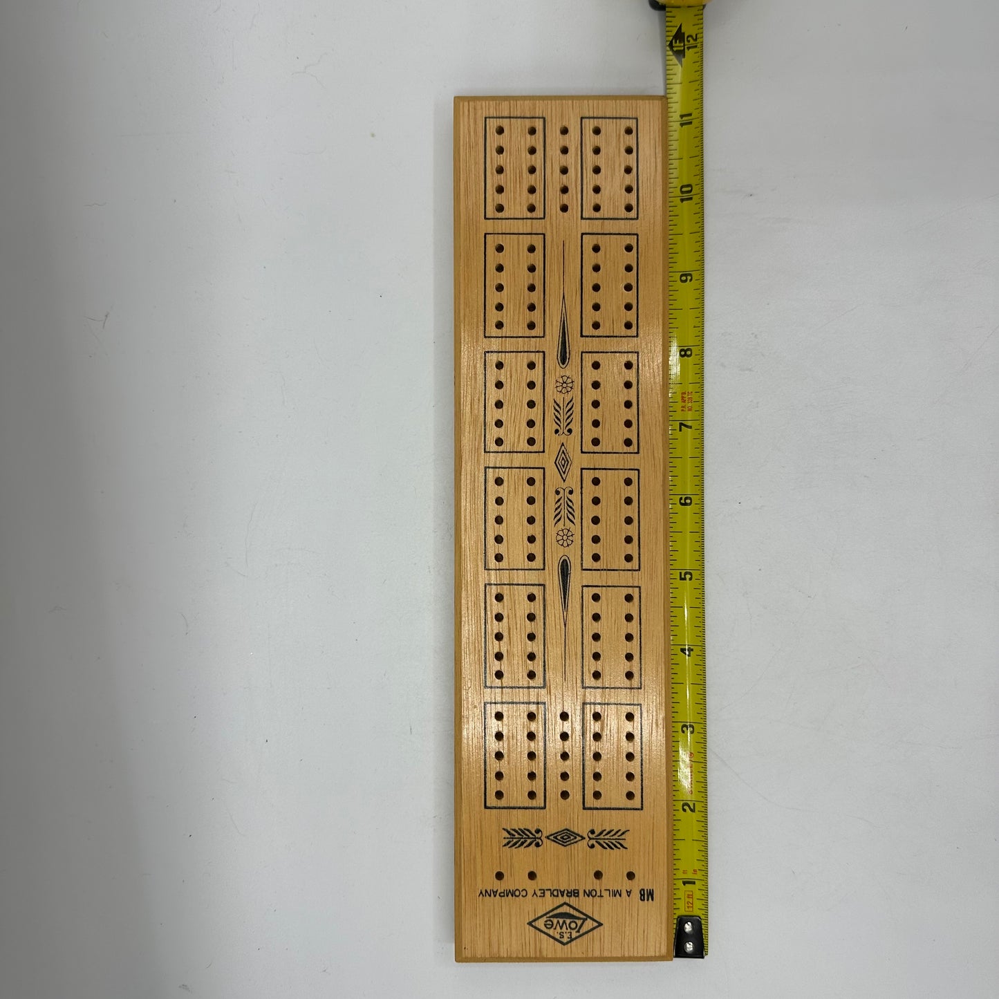 Milton Bradley Lowe Wooden Cribbage Board With Metal Pegs 1503