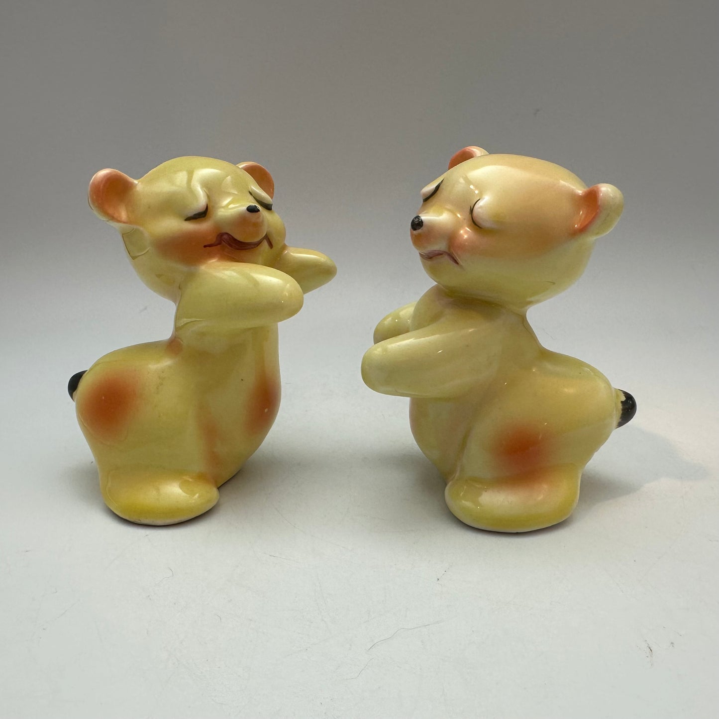 1950's VanTellingen Salt and Pepper Shakers "Bear Hug" Yellow