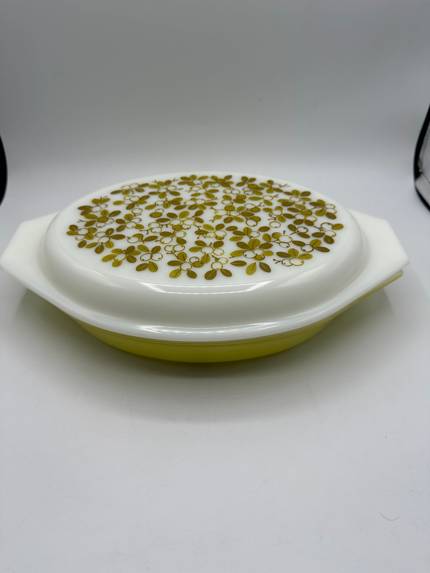 Pyrex Verde Oval 1 Qt Divided Casserole Dish