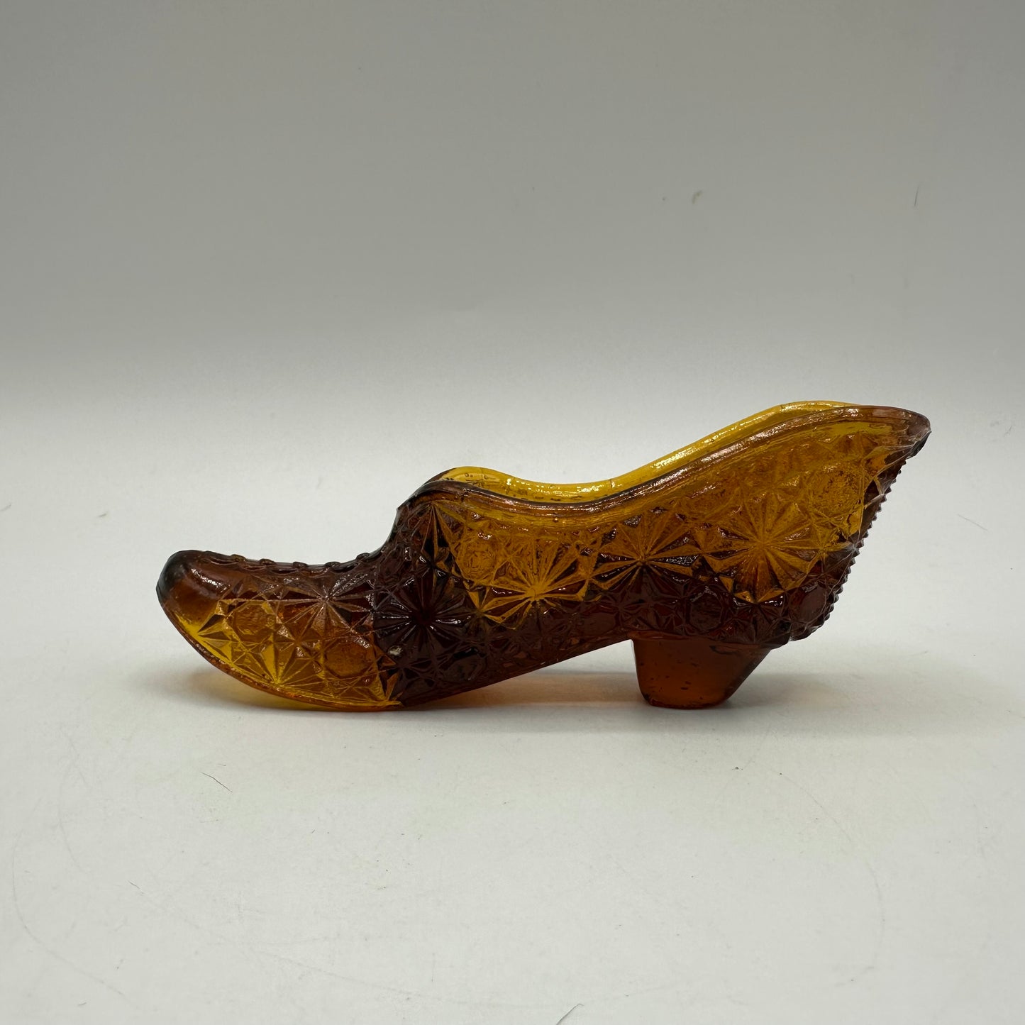 LE Smith Glass Daisy and Button Victorian Shoe, Amber