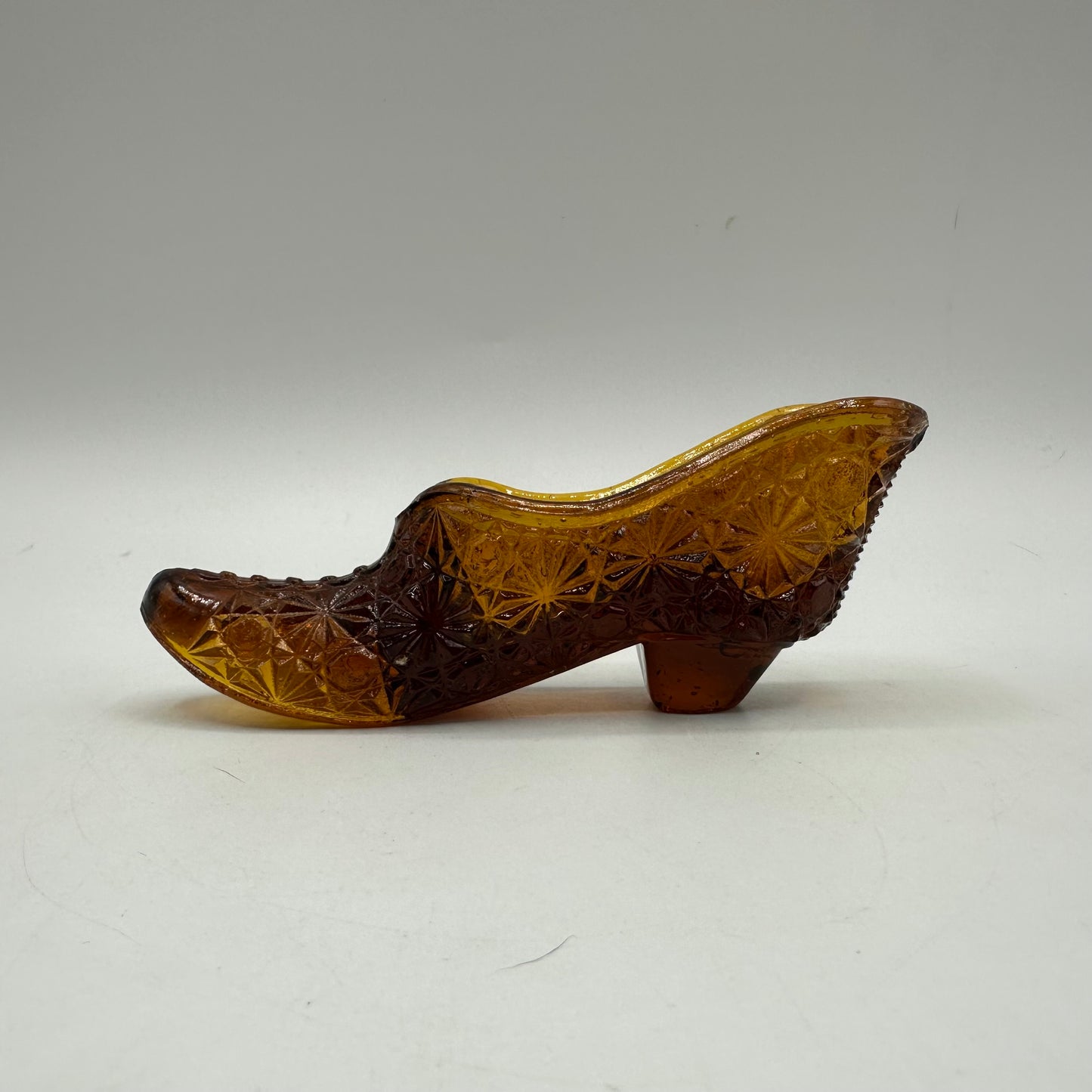 LE Smith Glass Daisy and Button Victorian Shoe, Amber