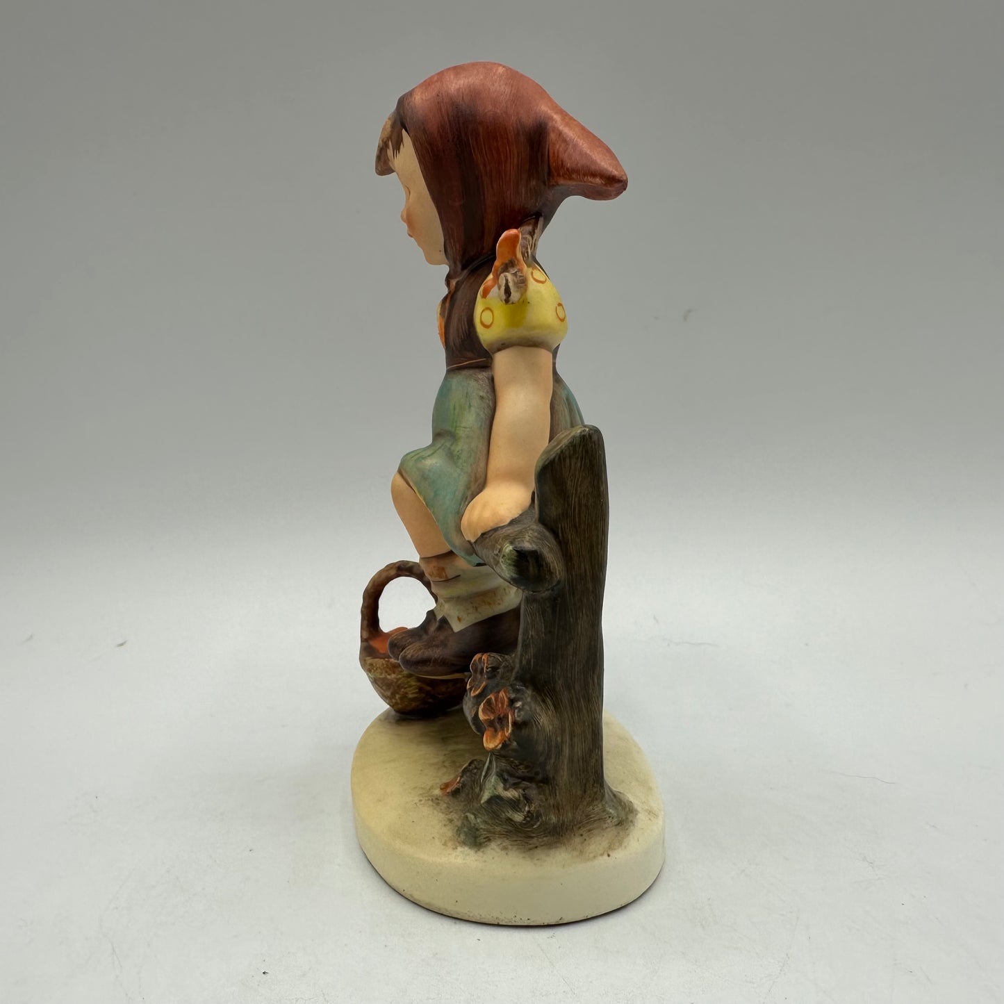 Goebel Hummel Figurine "Just Resting" TMK-2 (Full Bee) 1950-1955