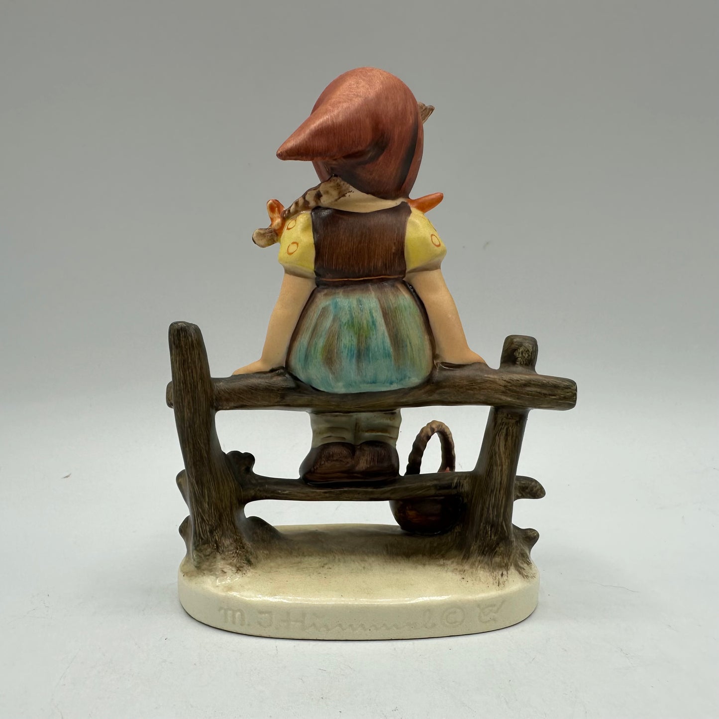 Goebel Hummel Figurine "Just Resting" TMK-2 (Full Bee) 1950-1955