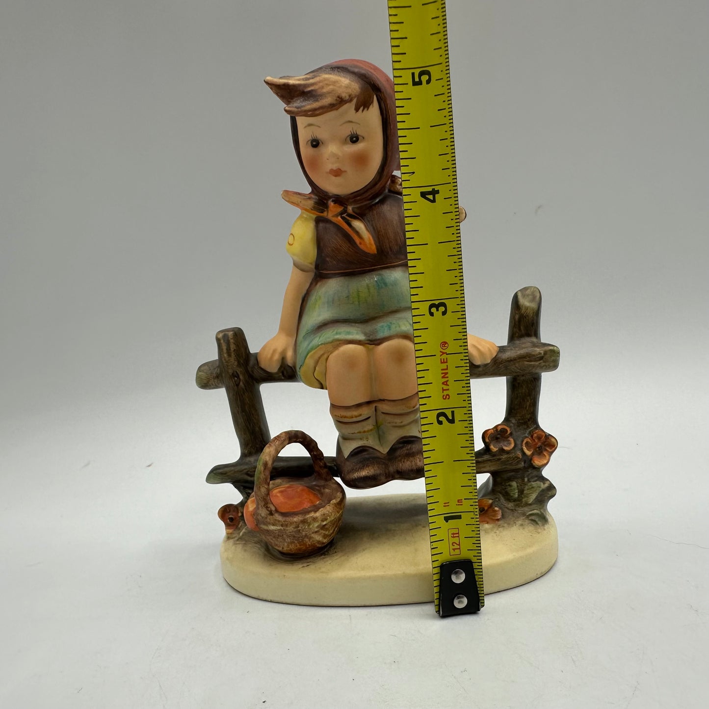 Goebel Hummel Figurine "Just Resting" TMK-2 (Full Bee) 1950-1955