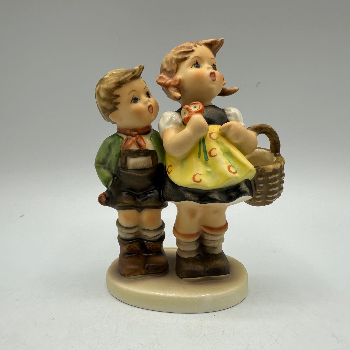 Goebel Hummel Figurine "To Market" TMK-6 #49