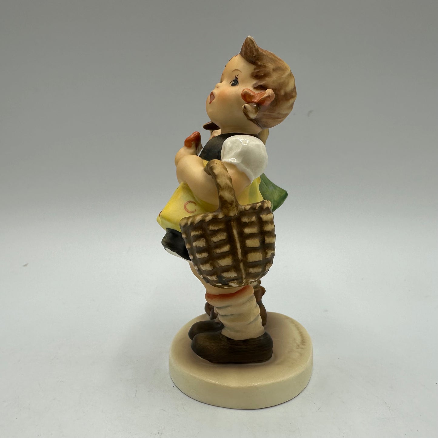 Goebel Hummel Figurine "To Market" TMK-6 #49