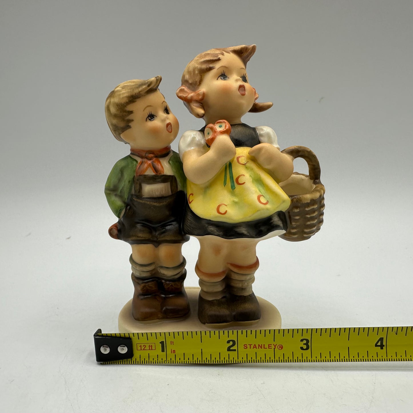 Goebel Hummel Figurine "To Market" TMK-6 #49