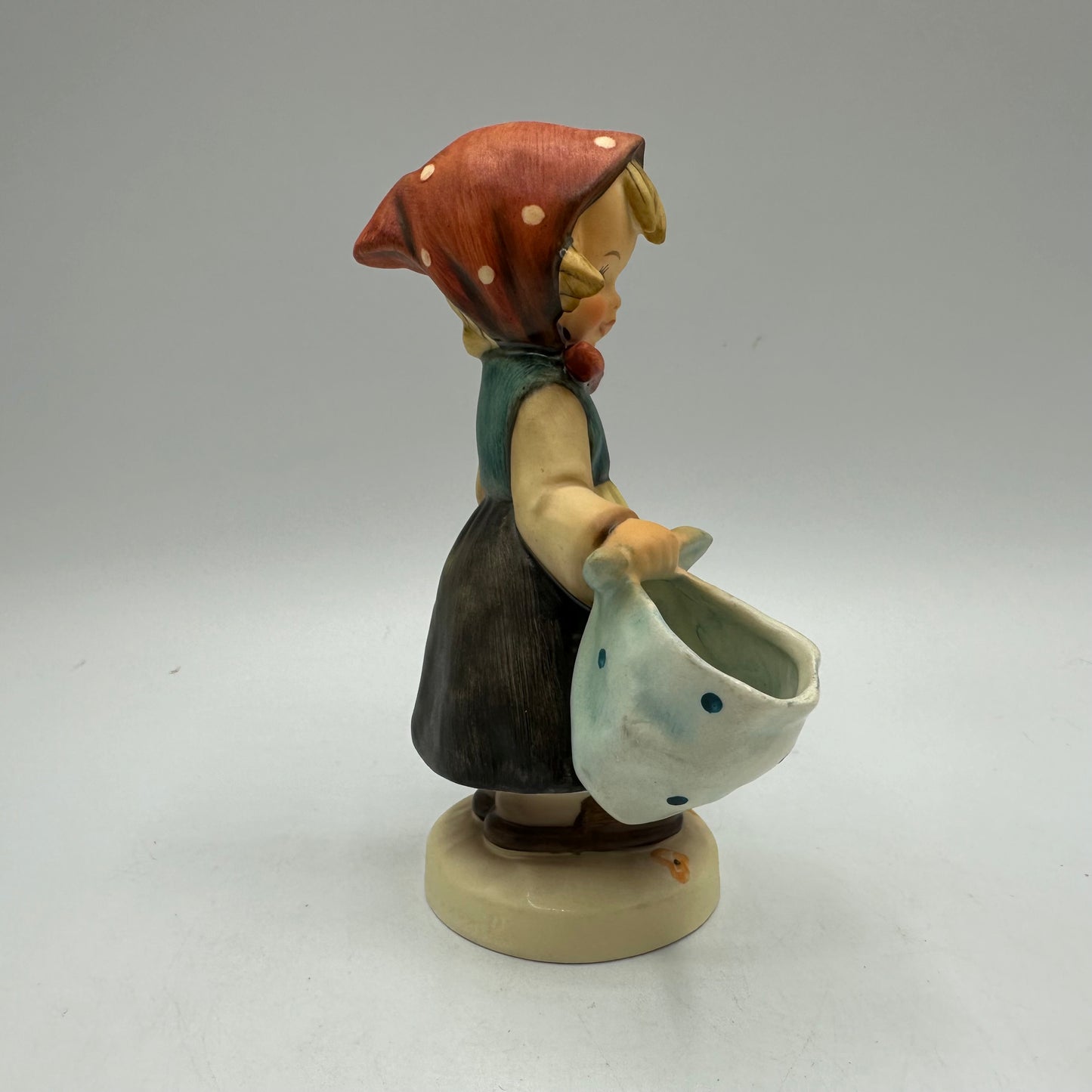 Goebel Hummel Figurine "Mother's Darling" TMK-5