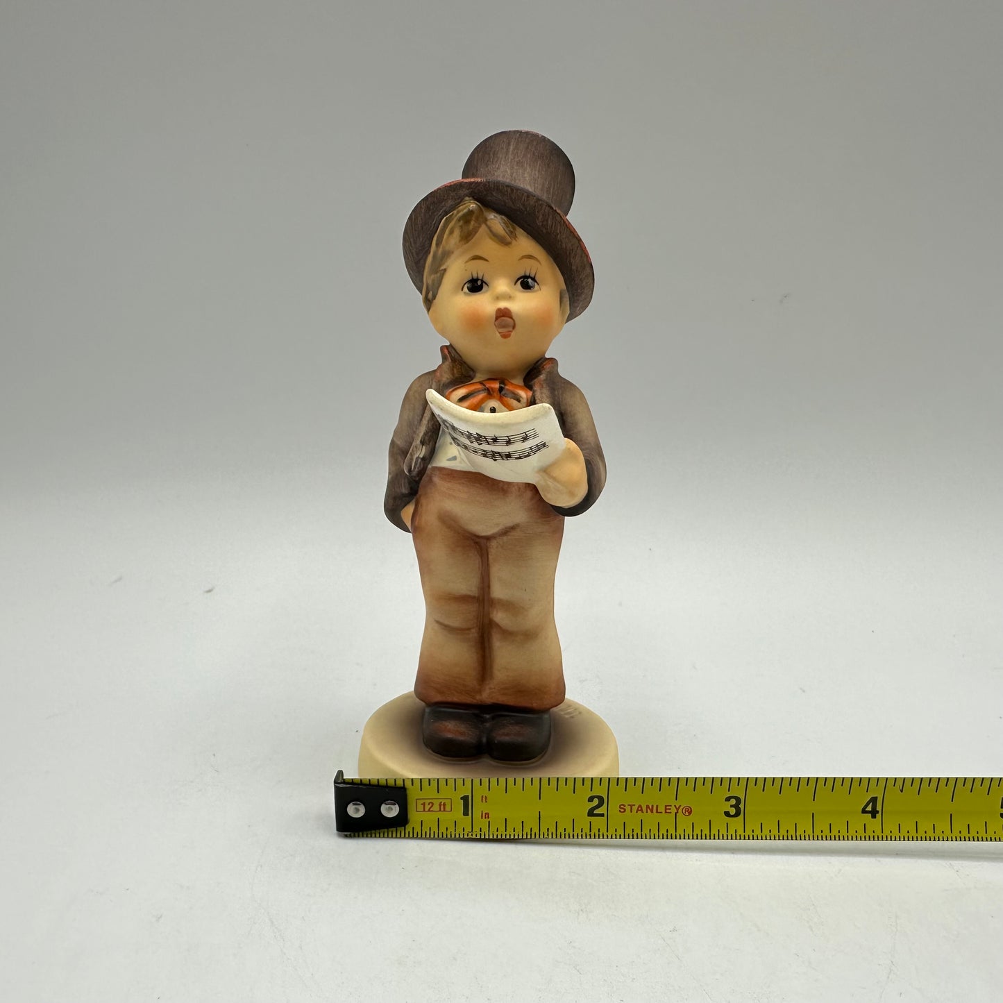 Goebel Hummel Figurine "Street Singer" 5" TMK-5