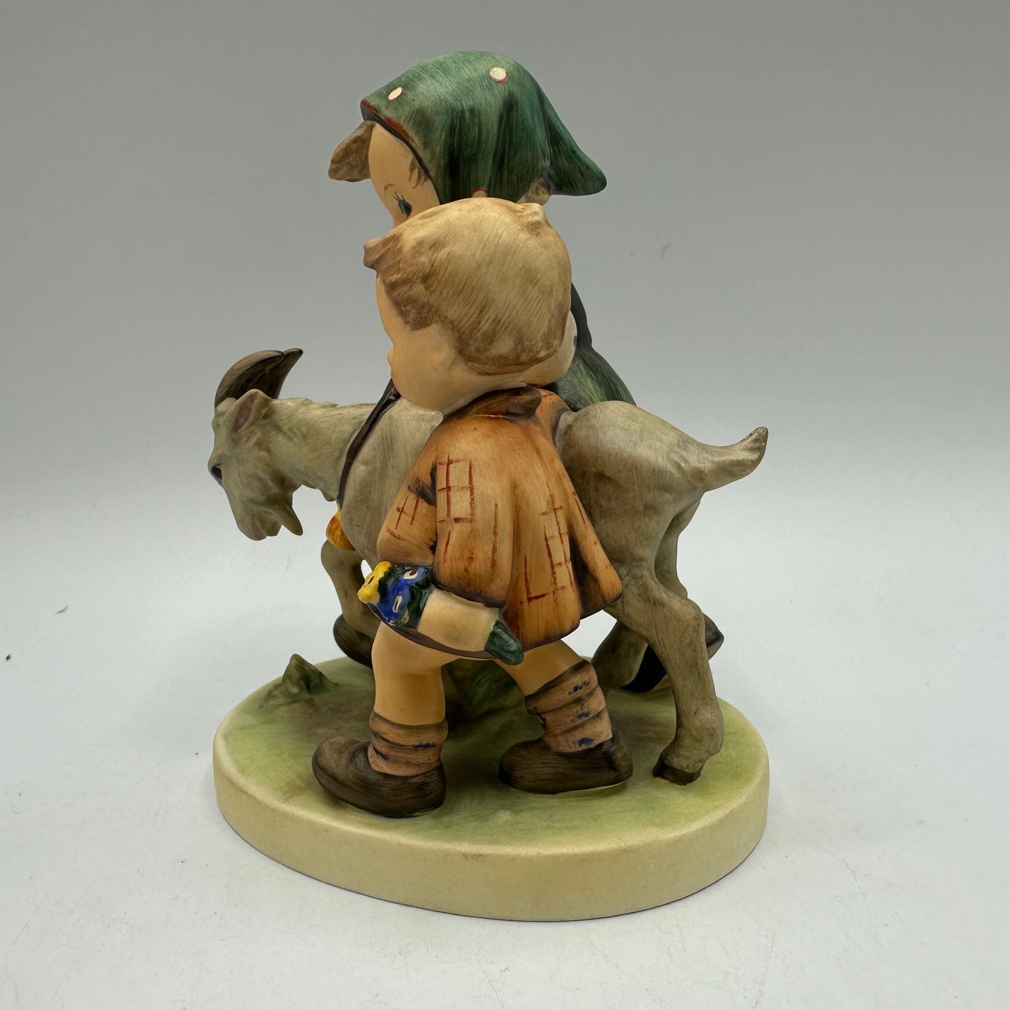 Goebel Hummel Figurine "Homeward Bound" TMK-5