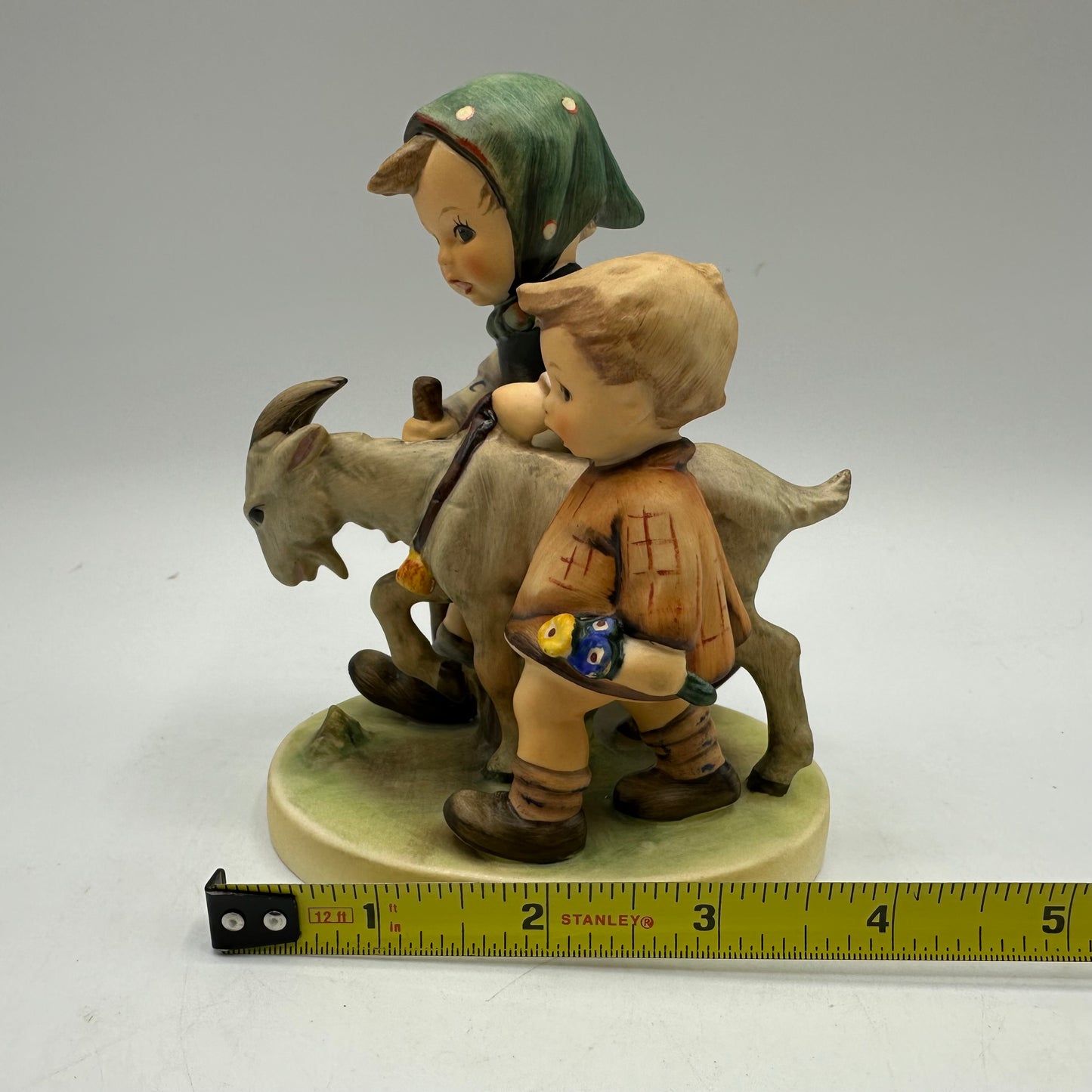 Goebel Hummel Figurine "Homeward Bound" TMK-5