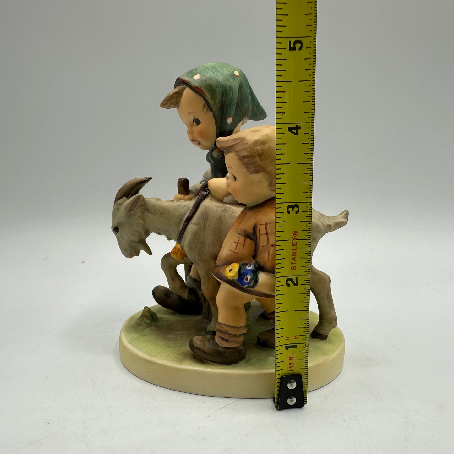 Goebel Hummel Figurine "Homeward Bound" TMK-5