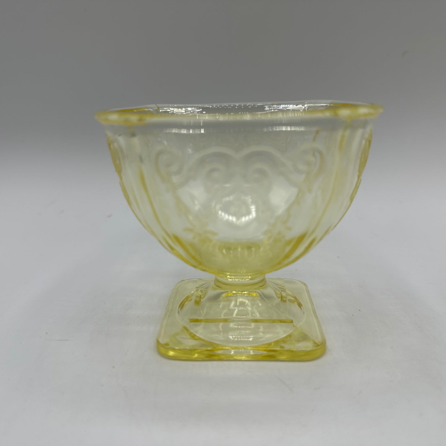 Indiana Glass Yellow Glass Champagne/Sherbet Glass, Lorain Pattern, Set of 4