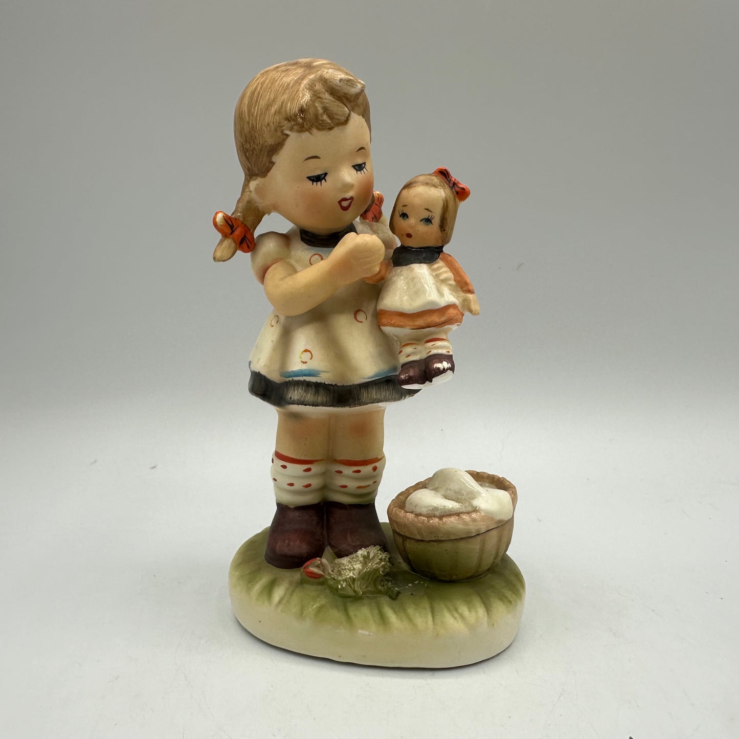 Erich Stauffer Figurine "Mothers Helper" 6"