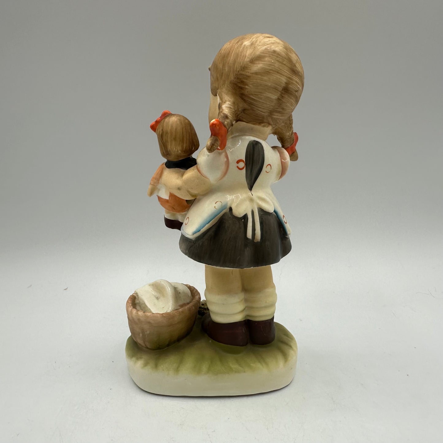 Erich Stauffer Figurine "Mothers Helper" 6"