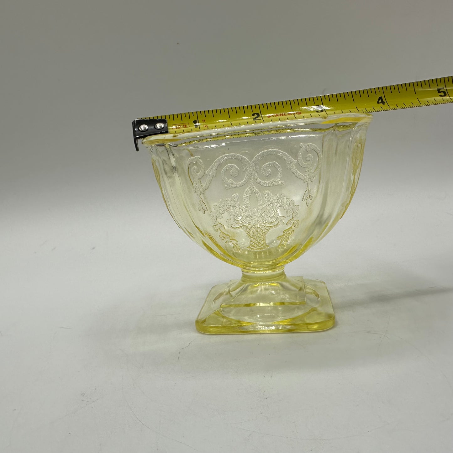 Indiana Glass Yellow Glass Champagne/Sherbet Glass, Lorain Pattern, Set of 4