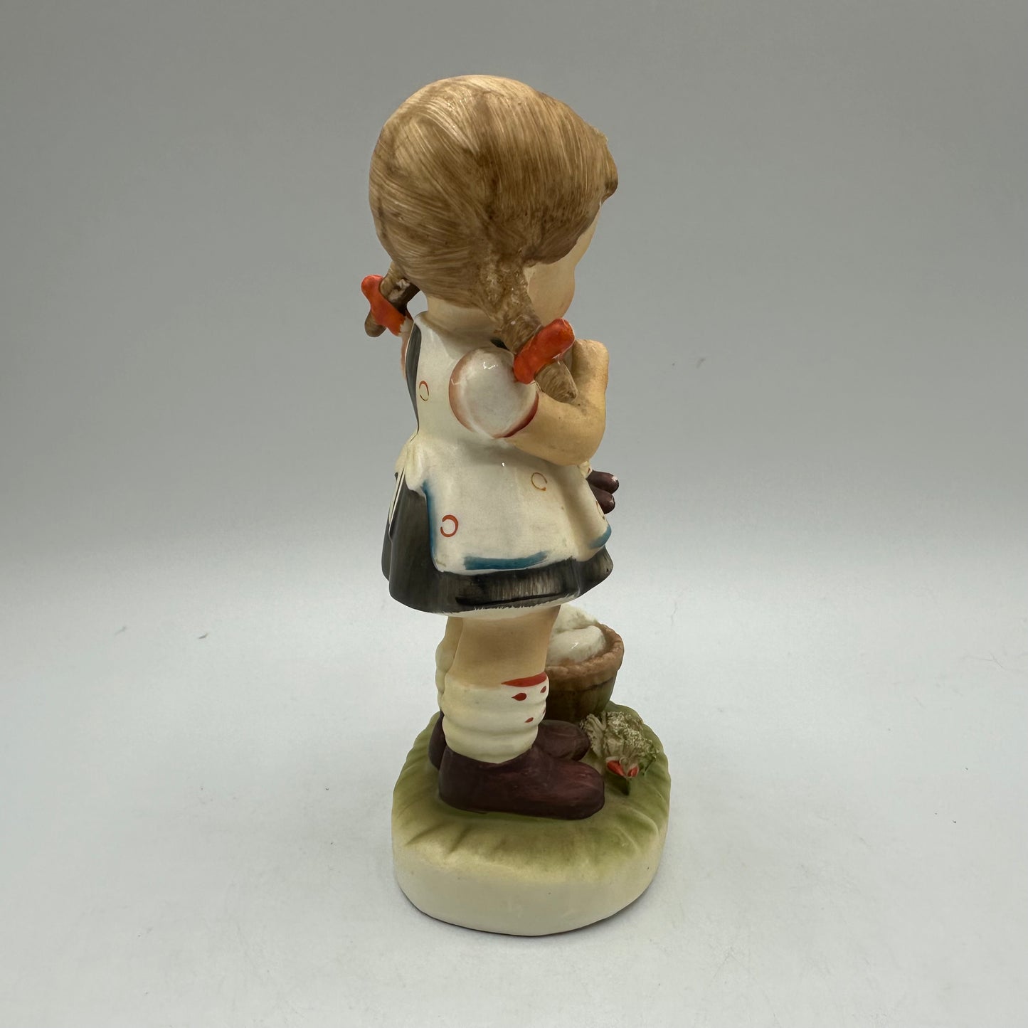 Erich Stauffer Figurine "Mothers Helper" 6"