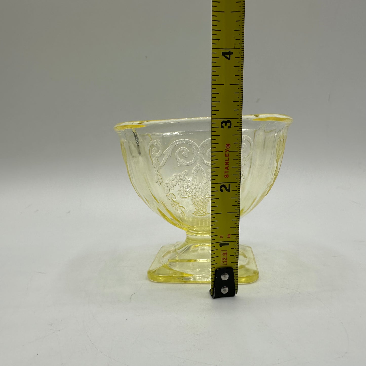 Indiana Glass Yellow Glass Champagne/Sherbet Glass, Lorain Pattern, Set of 4