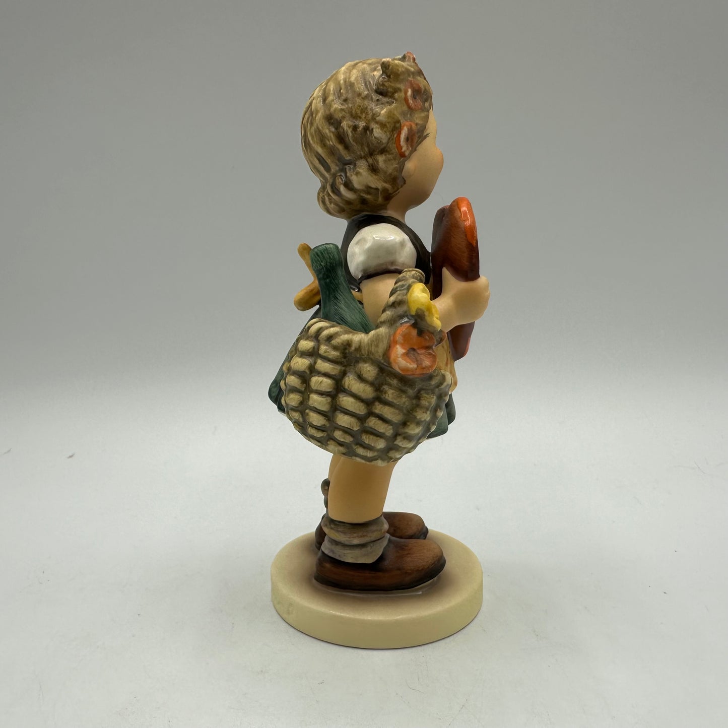 Goebel Hummel Figurine Collectors Club 1972 Valentine Gift