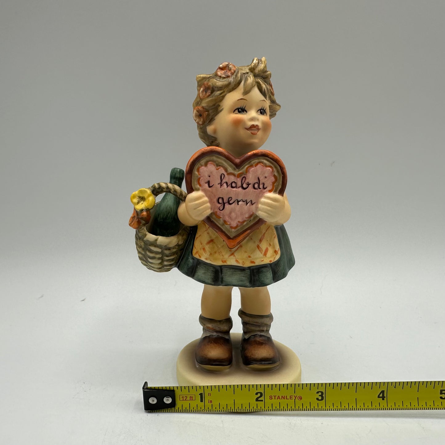 Goebel Hummel Figurine Collectors Club 1972 Valentine Gift