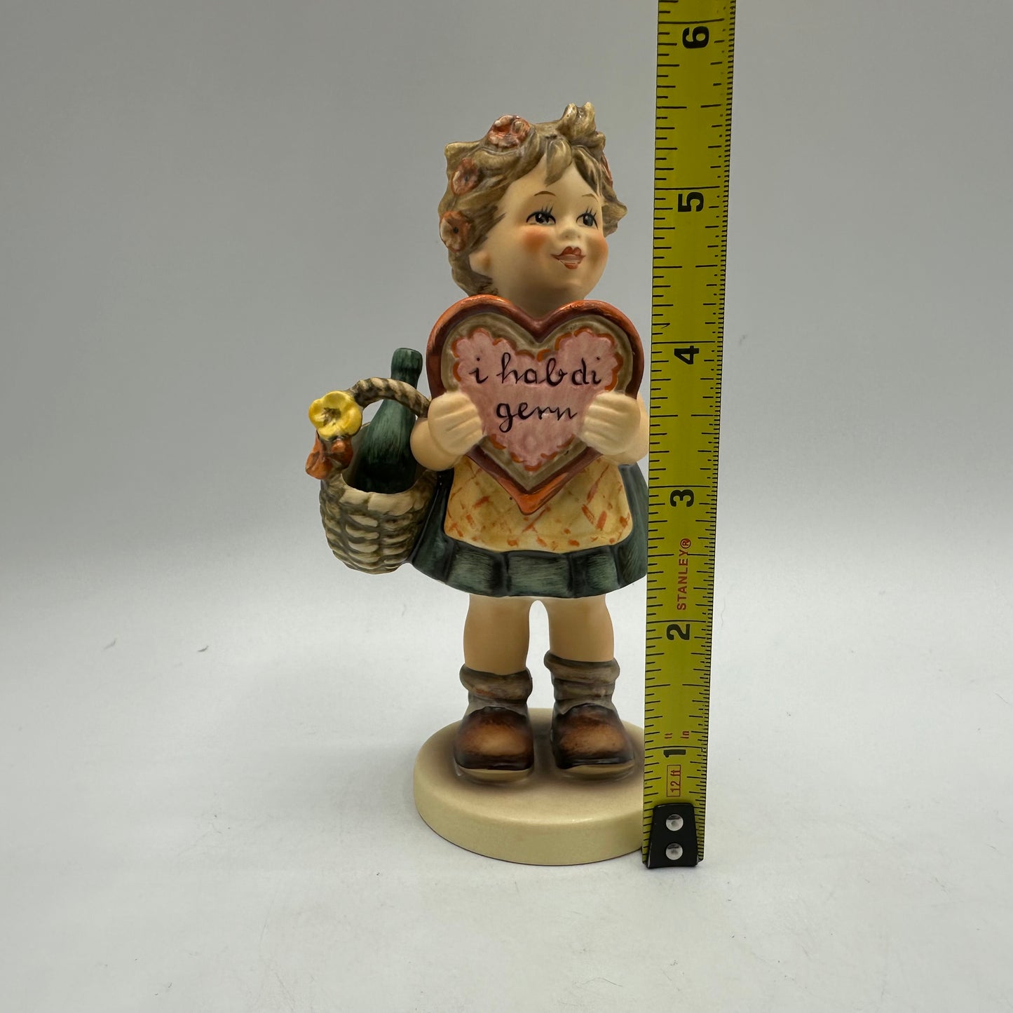 Goebel Hummel Figurine Collectors Club 1972 Valentine Gift