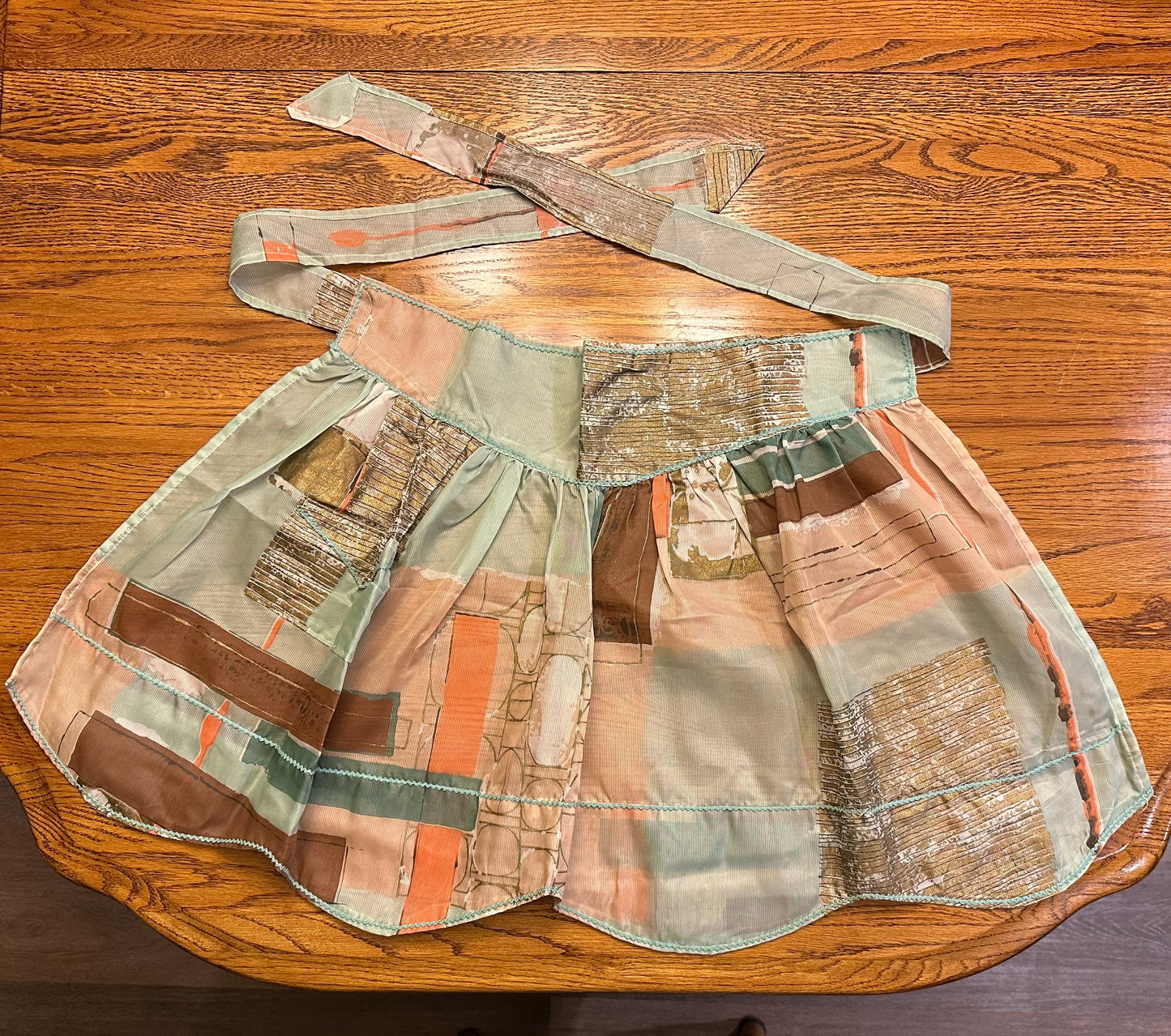 Aprons, Various Textiles, Lot of 4