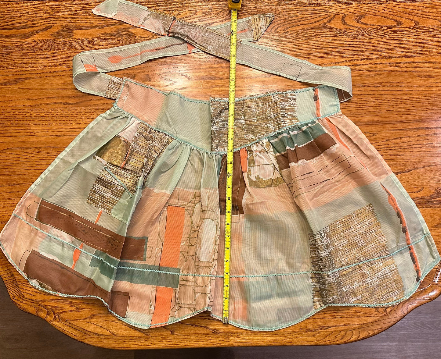 Aprons, Various Textiles, Lot of 4