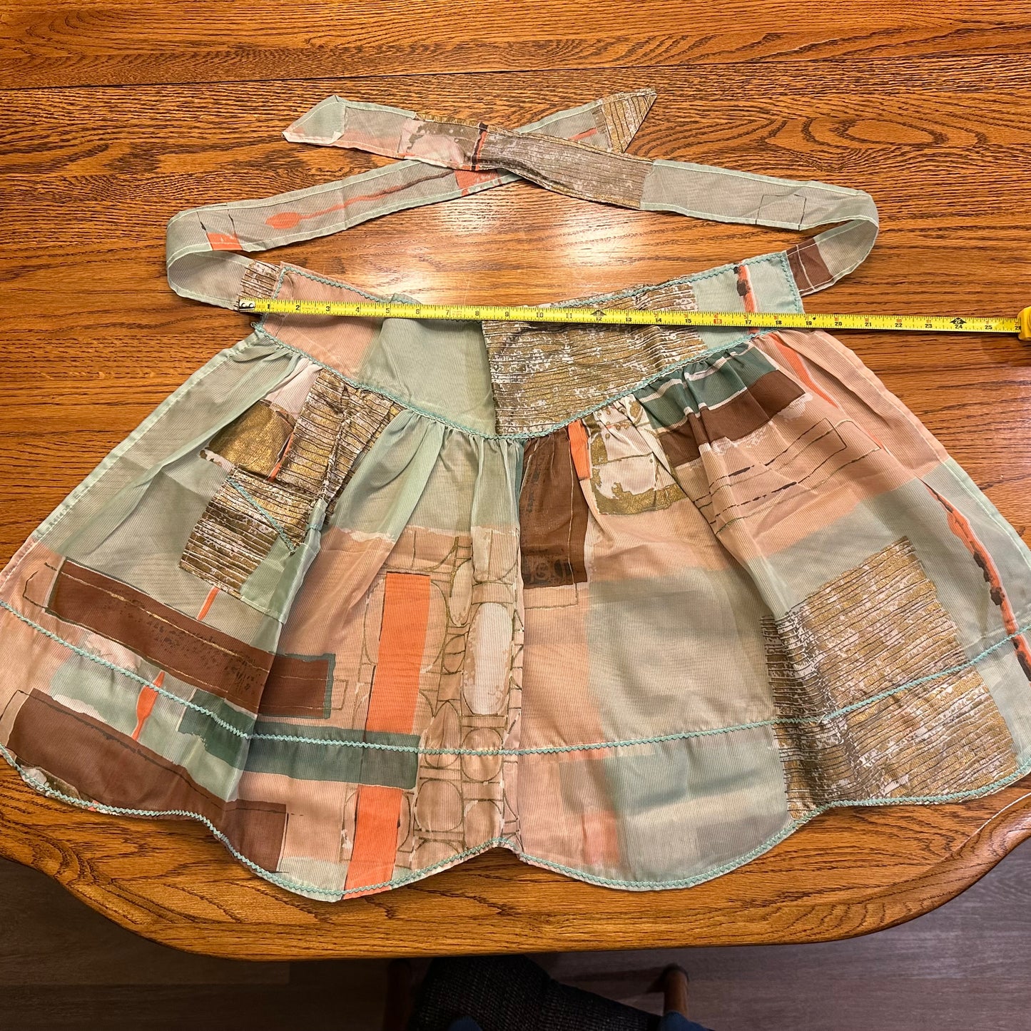 Aprons, Various Textiles, Lot of 4