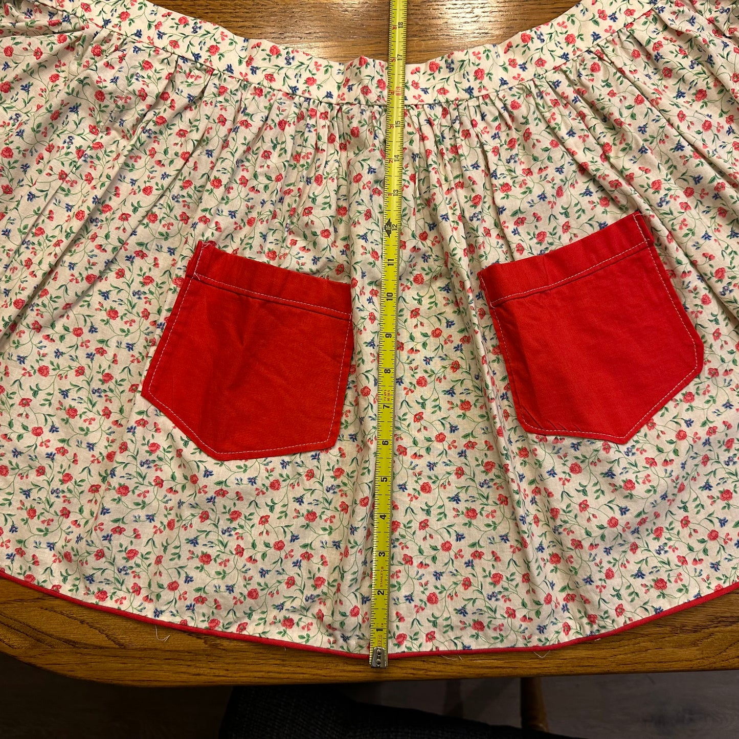 Aprons, Various Textiles, Lot of 4