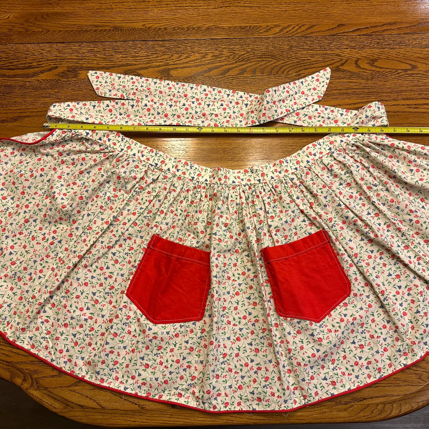Aprons, Various Textiles, Lot of 4