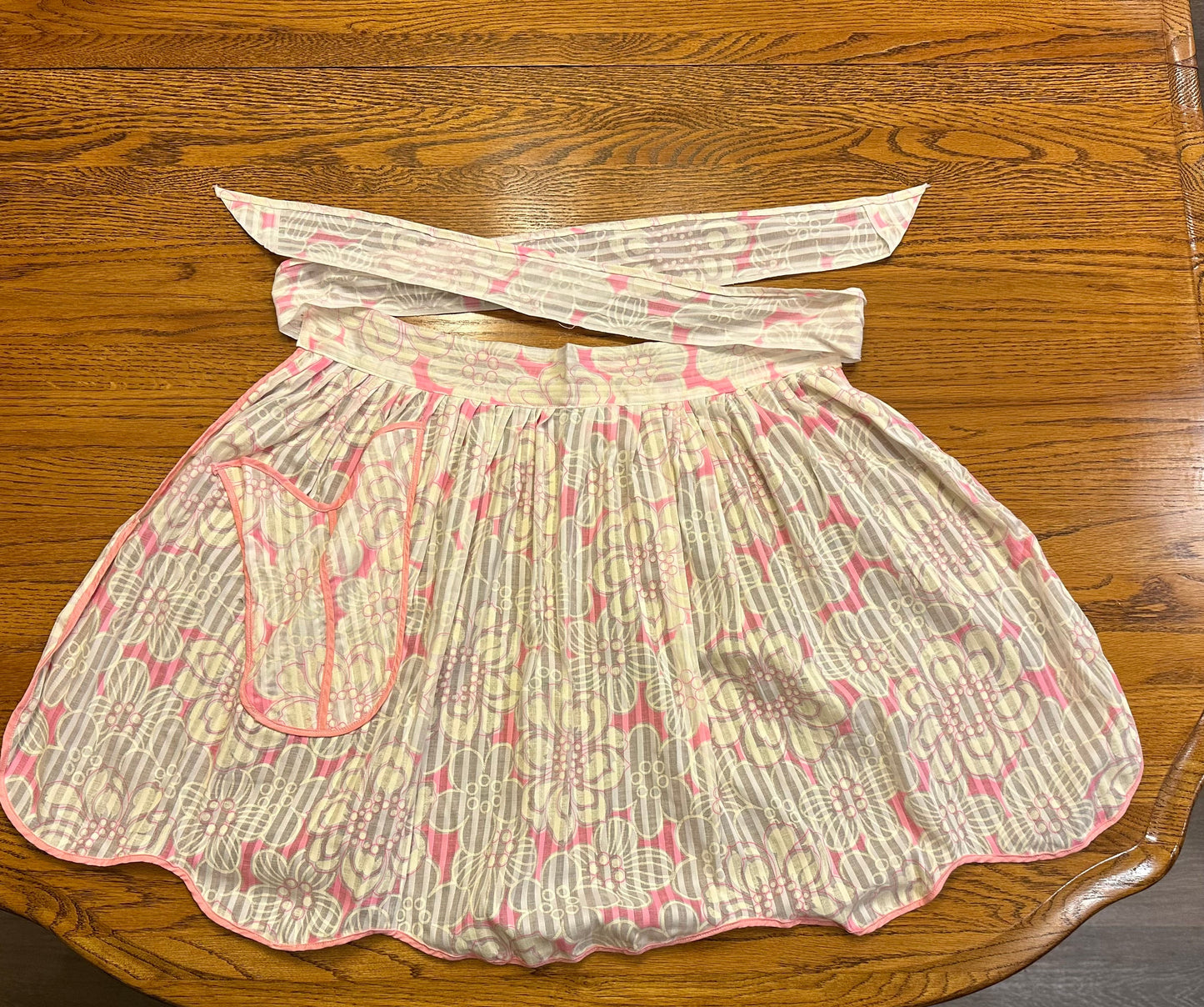 Aprons, Various Textiles, Lot of 4