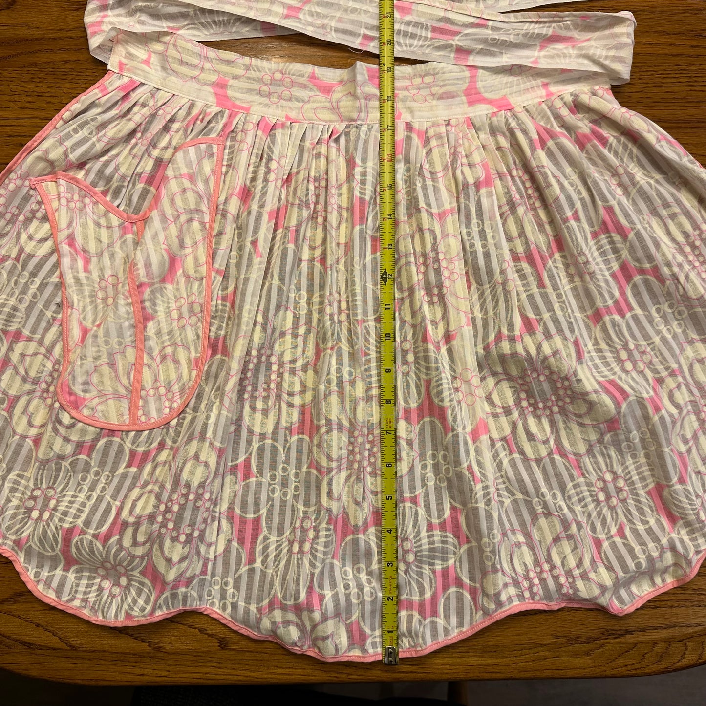 Aprons, Various Textiles, Lot of 4