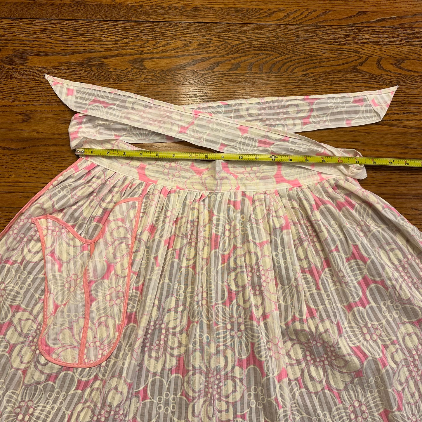 Aprons, Various Textiles, Lot of 4