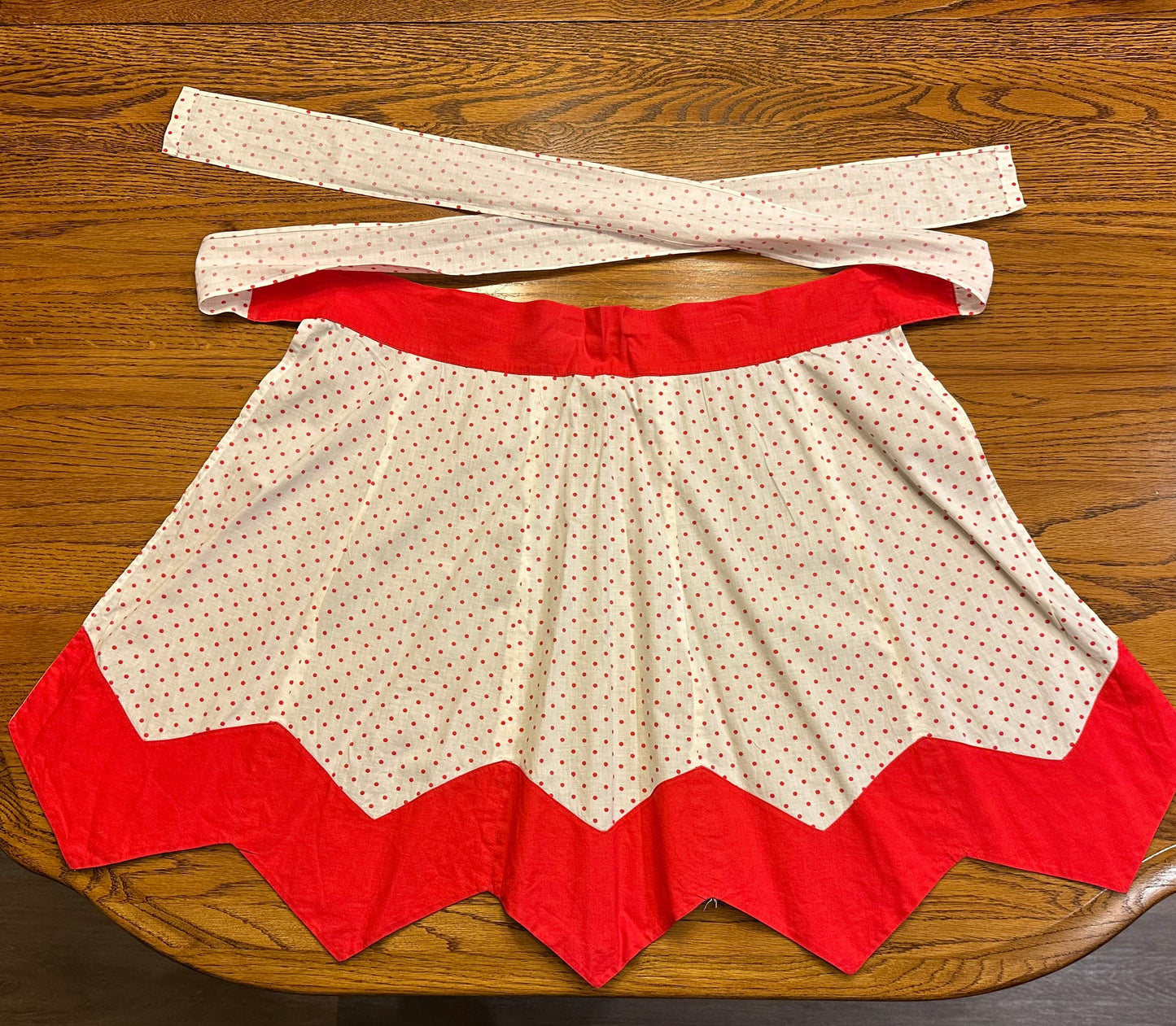 Aprons, Various Textiles, Lot of 4