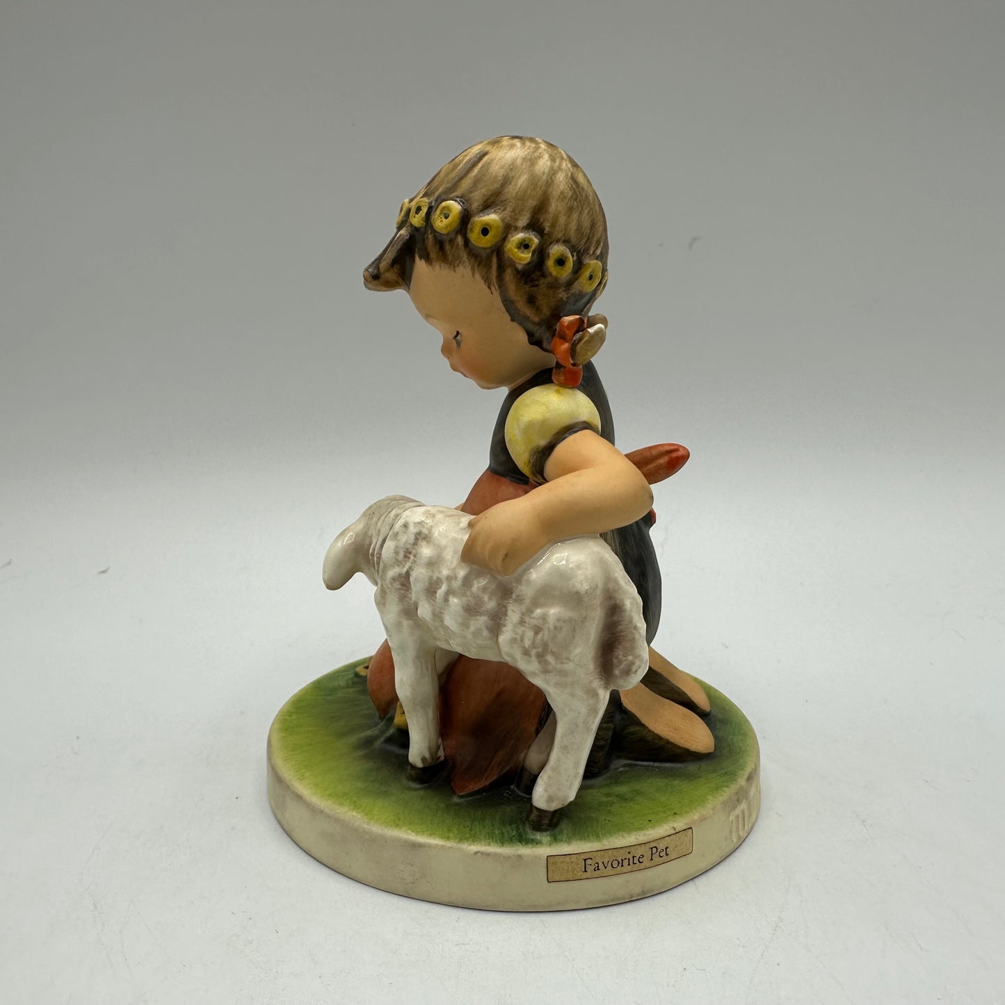 Goebel Hummel Figurine "Favorite Pet" TMK-5