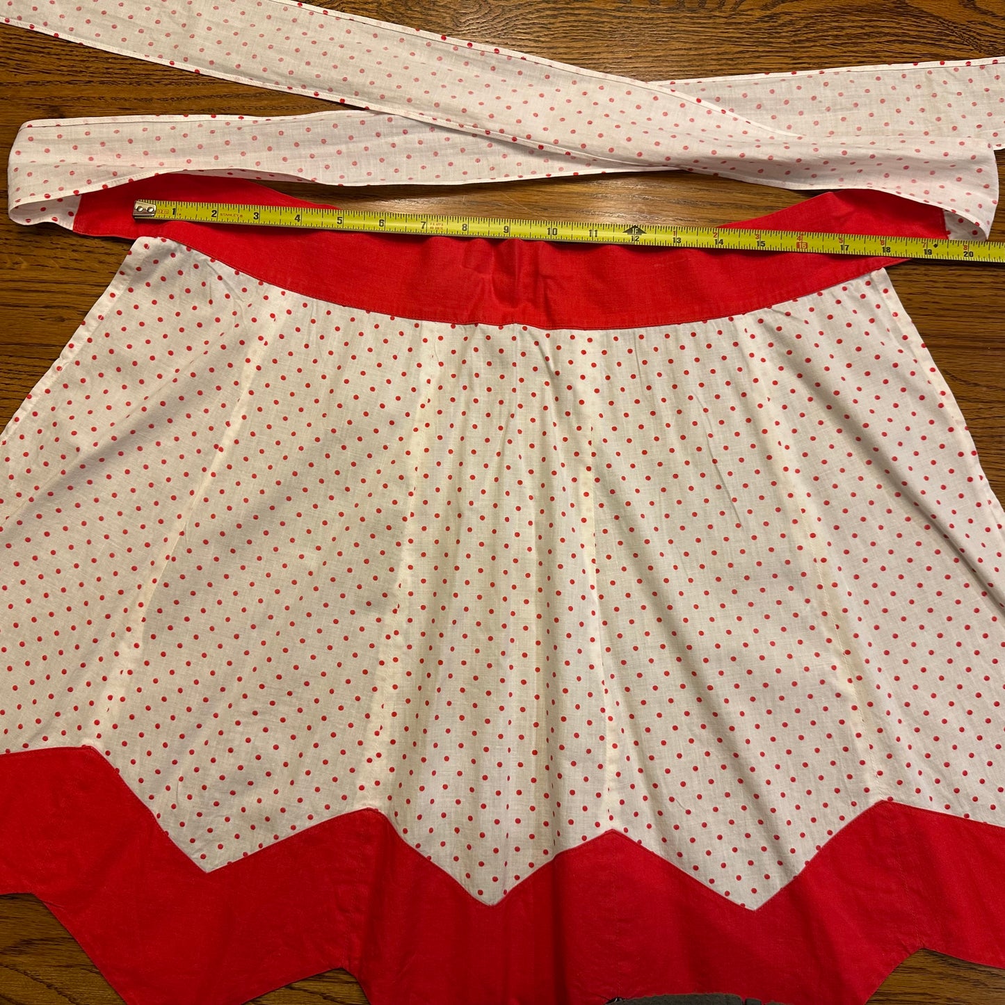 Aprons, Various Textiles, Lot of 4