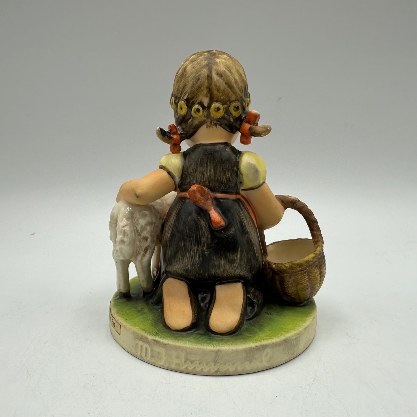 Goebel Hummel Figurine "Favorite Pet" TMK-5