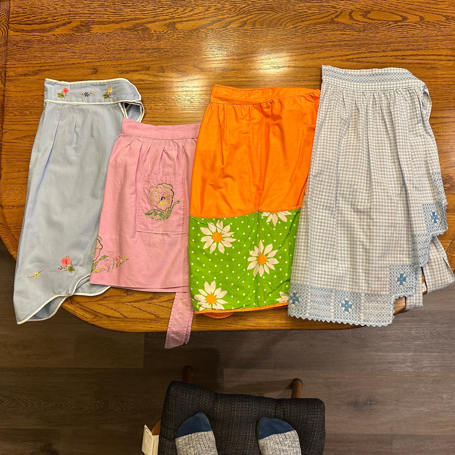 Aprons, Various Textiles, Lot of 4