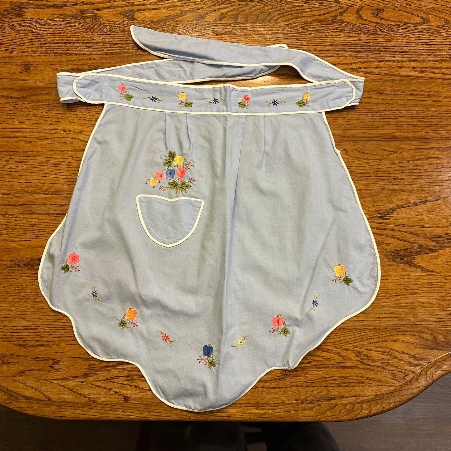 Aprons, Various Textiles, Lot of 4