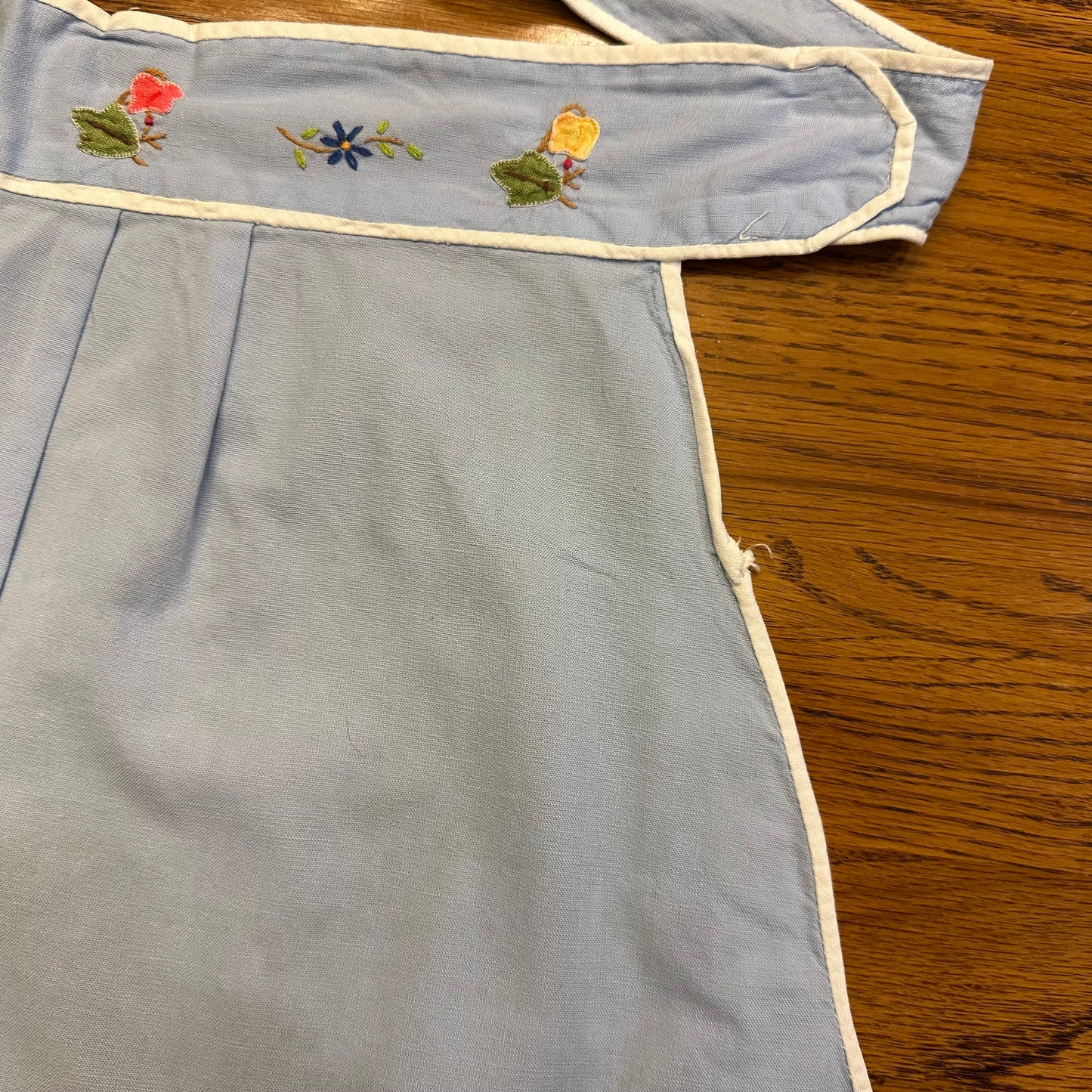 Aprons, Various Textiles, Lot of 4