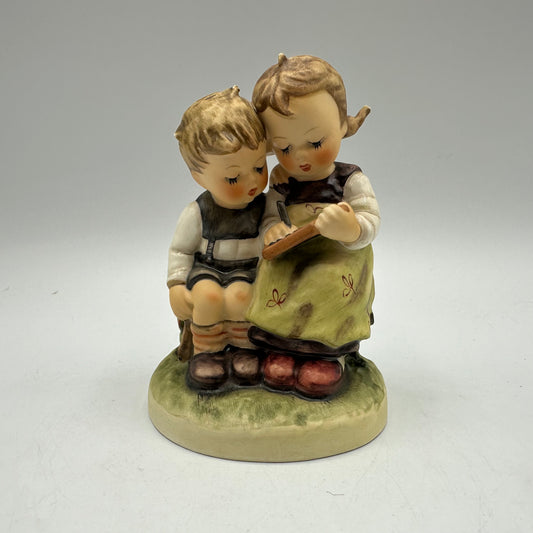 Goebel Hummel Figurine "Smart Little Sister" TMK-4