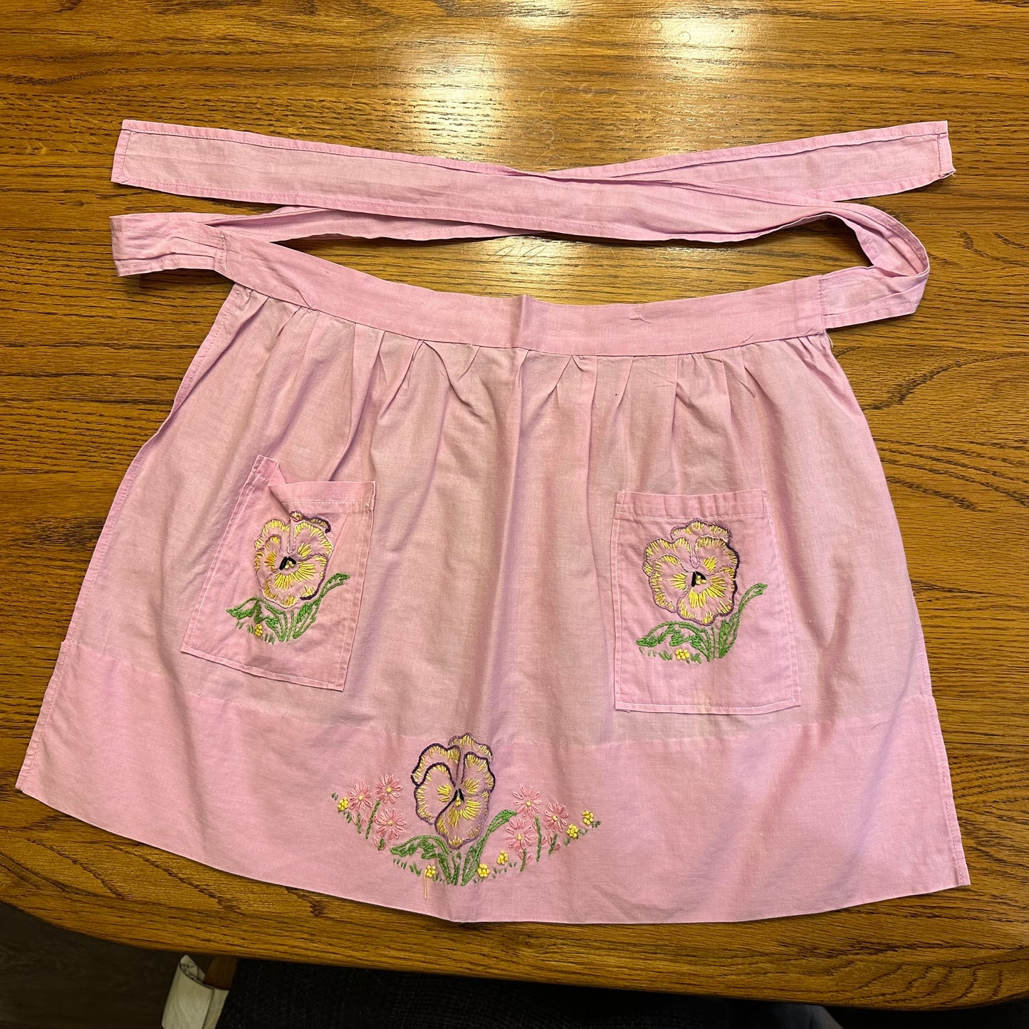 Aprons, Various Textiles, Lot of 4