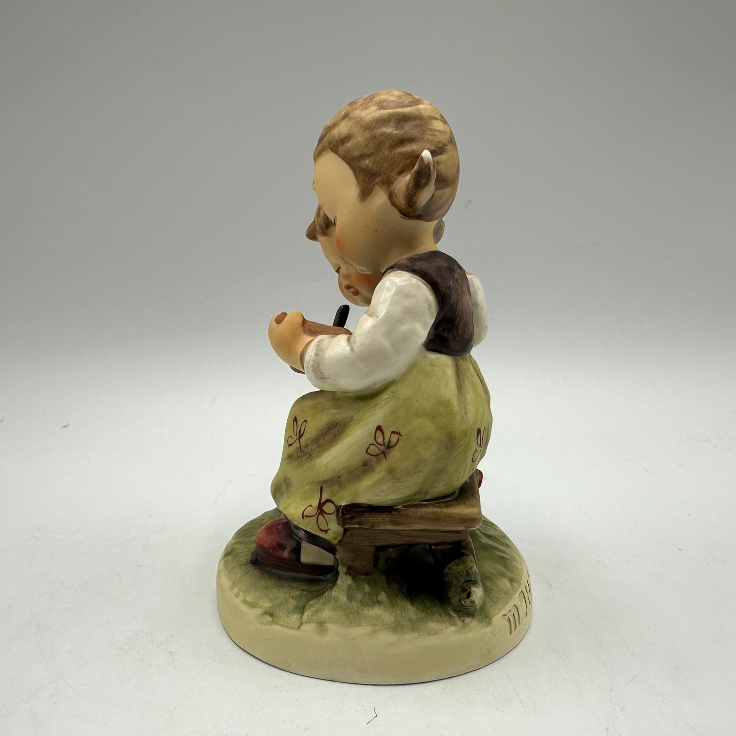 Goebel Hummel Figurine "Smart Little Sister" TMK-4