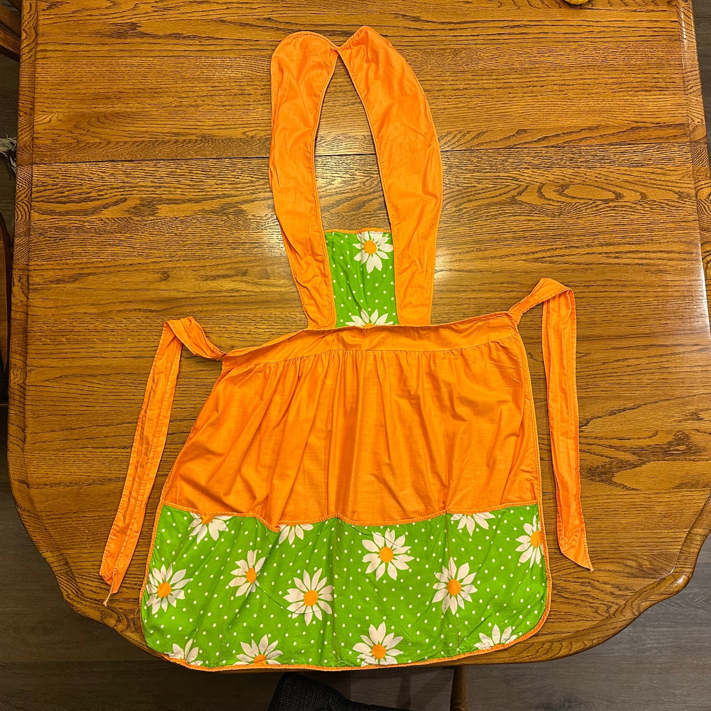 Aprons, Various Textiles, Lot of 4
