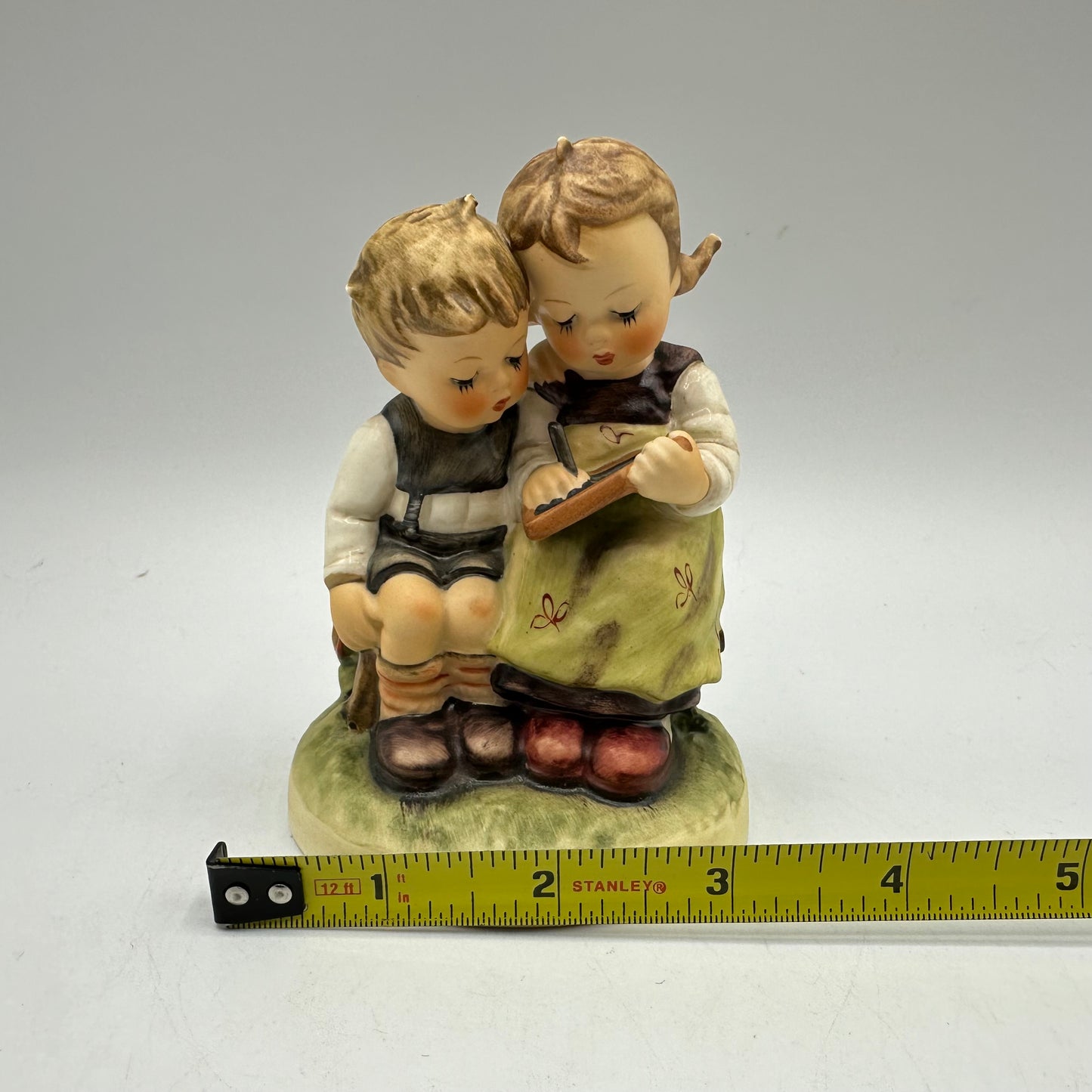 Goebel Hummel Figurine "Smart Little Sister" TMK-4