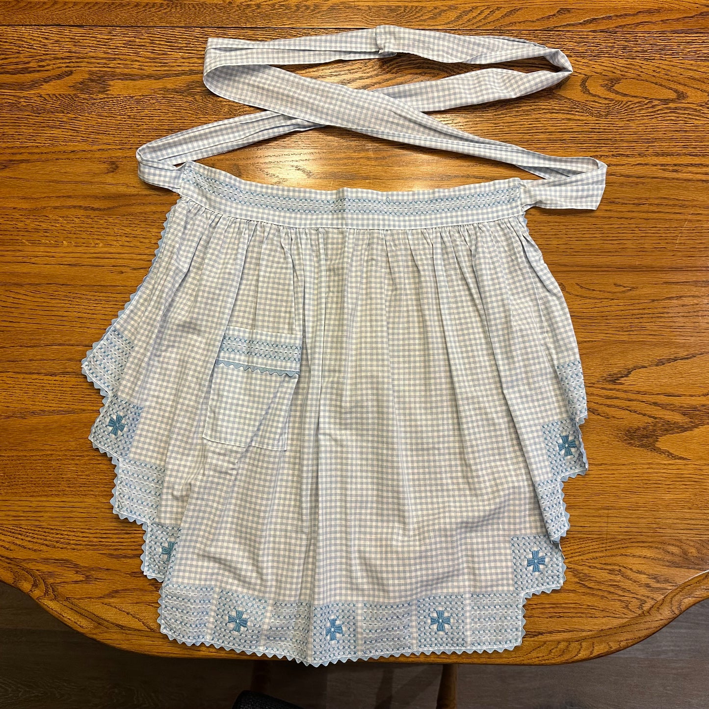 Aprons, Various Textiles, Lot of 4