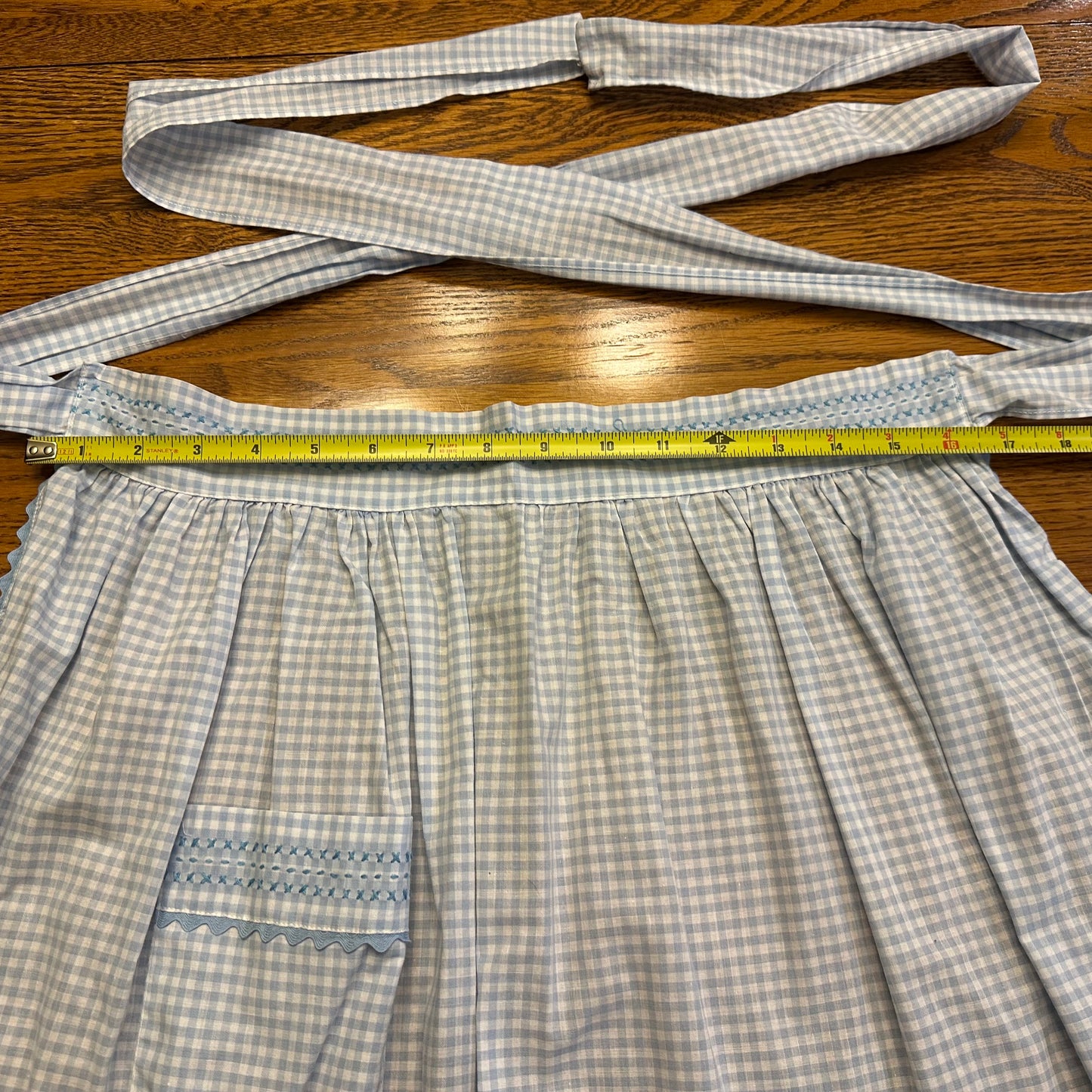 Aprons, Various Textiles, Lot of 4