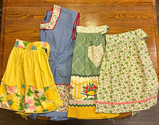 Aprons, Various Textiles, Lot of 4